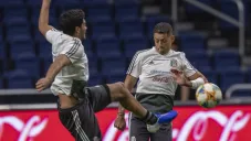 Raúl Jiménez reveló que Chicharito lo golpeó cuando estaban en el Tri: 'Me dejó moretón'