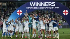 Casi cuatro décadas tuvo que esperar Inglaterra para levantar este trofeo