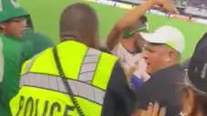 Aficionados del Tri se pelean por playera de Uriel Antuna tras finalizar México vs Costa Rica