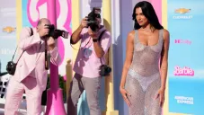 Dua Lipa en la premier de Barbie