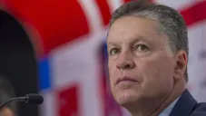 Ricardo Peláez confunde a Peso Pluma con José María Napoleón y se pone a cantar