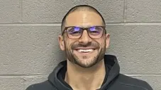 D.J Hernández siendo arrestado