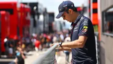 Checo Pérez asegura que no le preocupa su futuro en Red Bull tras mala racha