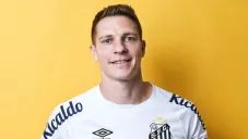 Julio Furch como nuevo jugador del Santos de Brasil