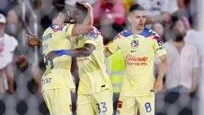 Henry y Quiñones en celebración de gol