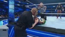 Rey sufrió una aparatosa lesión en SmackDown ante Santos Escobar