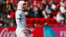 Nouhaila Benzina se convirtió en la primera jugadora de la Copa Mundial Femenina en jugar con hiyab