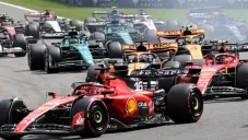 Así fue el choque que dejó fuera a Oscar Piastri y luego a Carlos Sainz