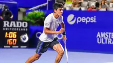 Rodrigo Pacheco jugando Tenis