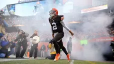 ExQB de Cleveland Browns narra su intento de suicidio tras ser cortado de la NFL