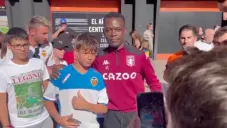 Aficionado de Aston Villa se convirtió en futbolista por un día