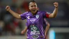 Charlyn Corral en celebración de gol con Tuzas