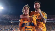 Sebastián Cordova en un partido con los Tigres de la UANL