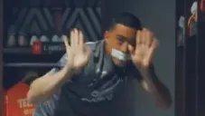 Funes Mori imitando a un mimo