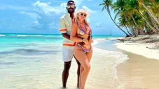 Julián Quiñones y su esposa Gabriela de vacaciones