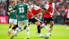 Santi Giménez en el juego ante Fortuna