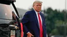 ¡Donald Trump se entregó! Foto del expresidente de Estados Unidos detenido se hizo viral