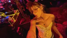 Swifties critican a Mar de Regil por salirse del concierto de Taylor ¡a la mitad!