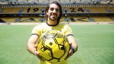 Rodolfo Pizarro fue figura en el último partido del AEK Atenas al provocar dos 'penales'