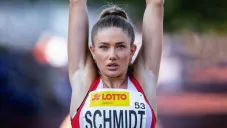 Alica Schmidt reta a Erling Haaland a una carrera de 400 metros