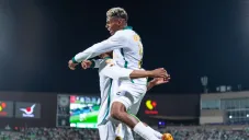 Santos sufre pero derrota a Pumas en el festejo de su 40 aniversario