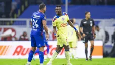 Julián Quiñones a Juan Escobar en el Clásico Joven: &quot;Me la pe...&quot;