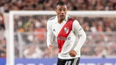Pelotazo de Nicolás De La Cruz en el partido Vélez vs. River deja a un niño herido