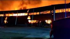 El incendio consumió las bodegas del IMSS