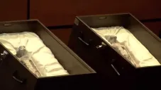 Jaime Maussan presenta restos no humanos ante la Cámara de Diputados