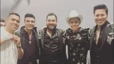 Efraín Velarde conviviendo con la Banda MS