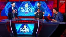 José Ramón Fernández se olvida que está al aire y dice que &quot;es una mam***&quot; el pensar que Chivas use naturalizados; Hugo Sánchez aprovecha y alburea a David Faitelson