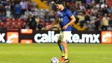 Henry Martín calienta previo a tener minutos contra Querétaro