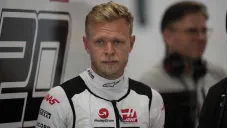 Checo Pérez recibe fuertes críticas por parte de Magnussen: 'Hizo un movimiento de mie**&quot;