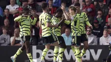 Arsenal golea al Bournemouth y se acerca al liderato en la Premier League