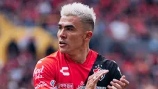 El defensa mexicano con los colores rojinegros