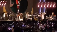 Fanáticos de Artic Monkeys son sorprendidos con el temblor en el concierto