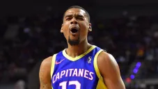 Mason Jones en celebración