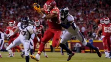 ¡Sigue el efecto ‘Swiftie’! Travis Kelce comanda a los Chiefs a victoria sobre Broncos