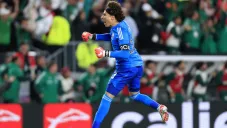 Memo Ochoa se mantiene vigente en el arco tricolor