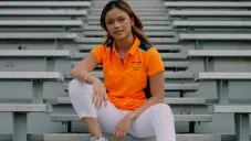 McLaren fichó a Bianca Bustamante y ella rompió en llanto al ponerse su uniforme