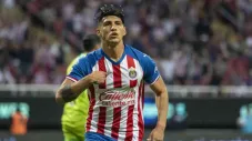 Alan Pulido opinó que en Chivas los jugadores deben ser precavidos: &quot;Te lleva alto o te hunde&quot;