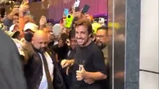 Fernando Alonso desata la locura en la Ciudad de México