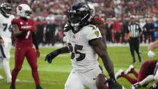 Gus Edwards, con 3 anotaciones, lidera la victoria de los Ravens ante Arizona