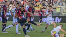 Johan Vásquez jugó todo el partido en la derrota del Genoa cae ante Cagliari