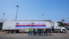 El camión que contiene parte de la ayuda