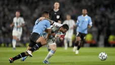 Messi y Sebastián Cáceres protagonizan pelea en el Argentina vs Uruguay