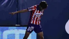 Jürgen Damm mete gol y festeja como Cristiano Ronaldo