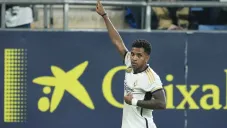 ¡No afloja el paso! Real Madrid vence a Cádiz y es líder momentáneo