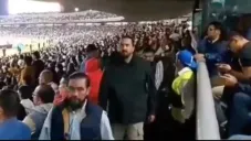 Amaury Vergara saliendo del estadio Olímpico Universitario