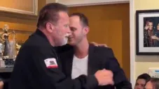 Schwarzenegger se reúne con sobrevivientes israelíes víctimas de Hamás